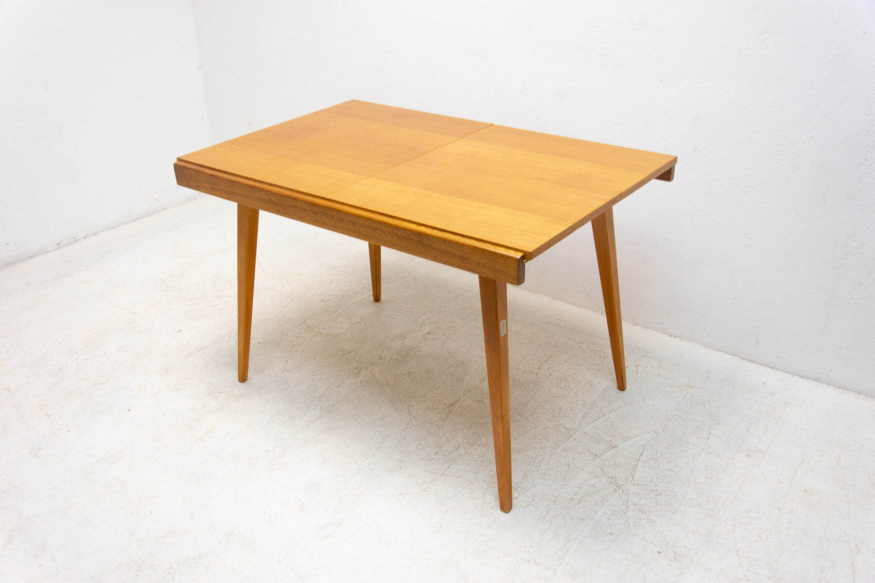 Table à manger pliante du milieu du siècle par František Jirák pour Tatra nábytok  années 1970