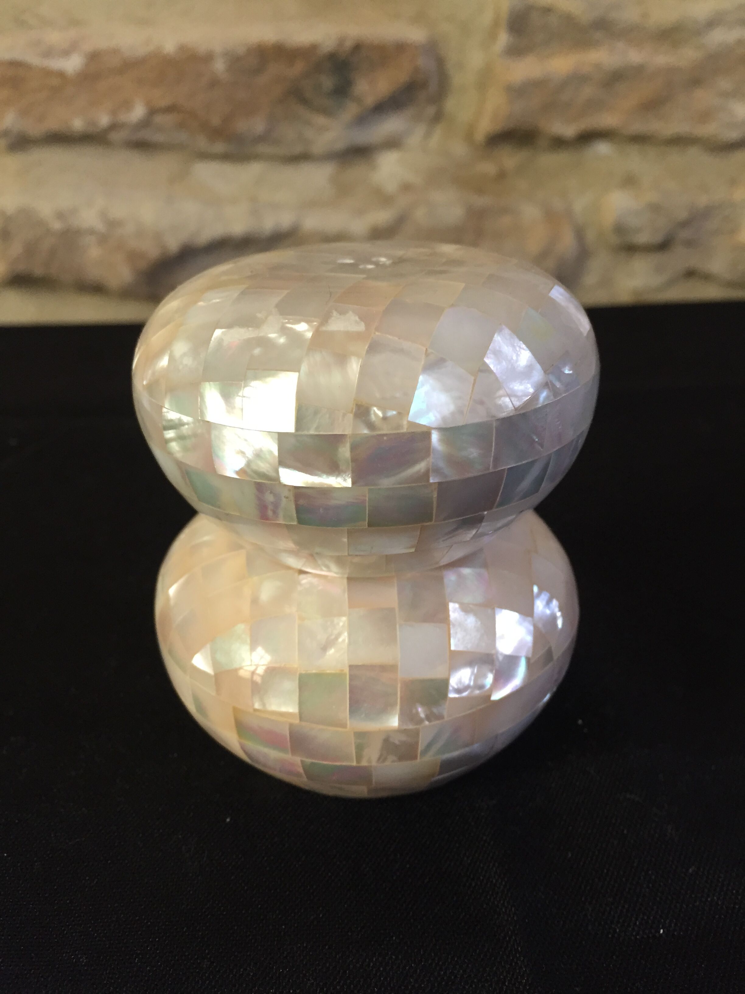 Salt and pepper in mother-of-pearl