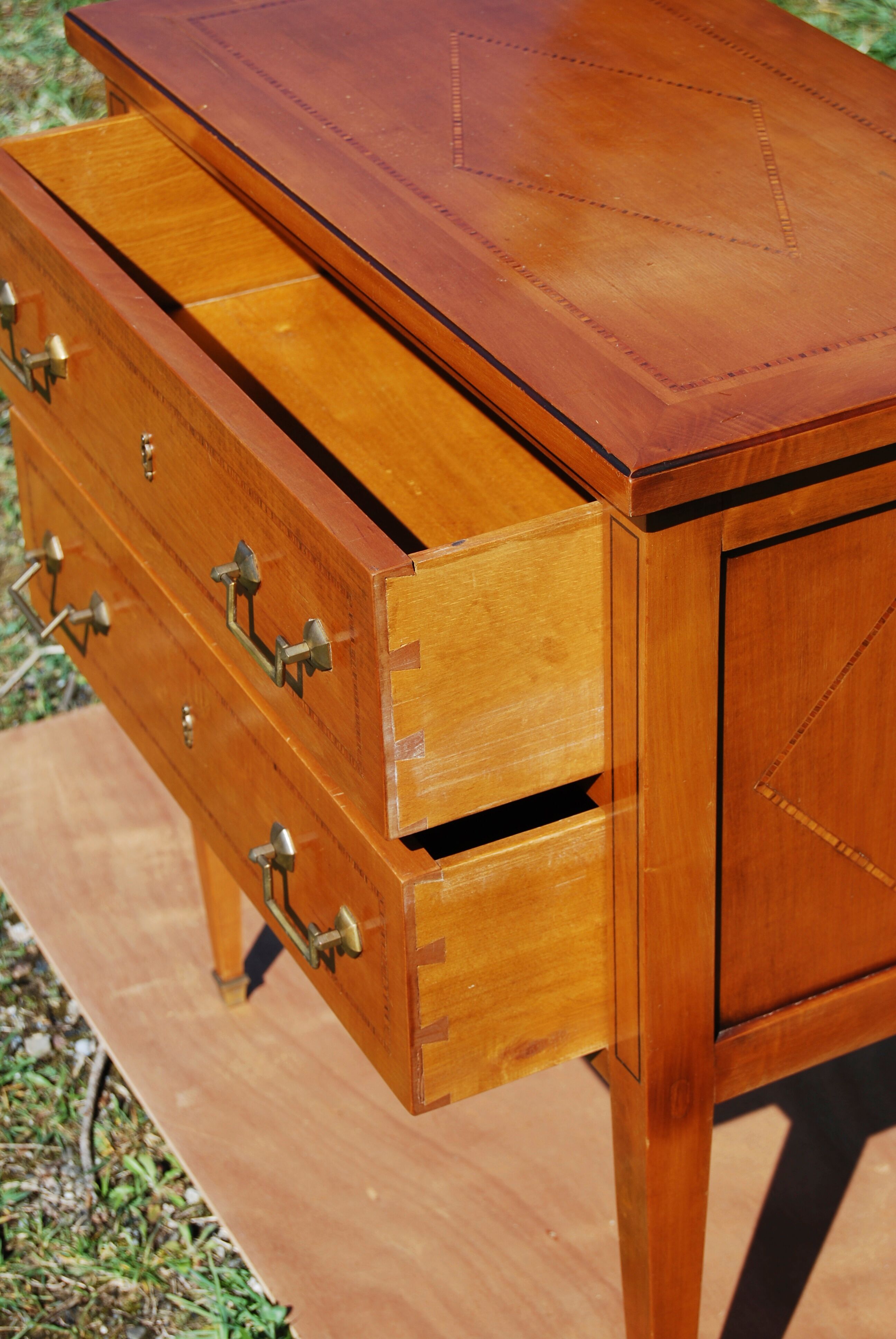 Louis XVI-style dresser with a marquetry fillet decoration