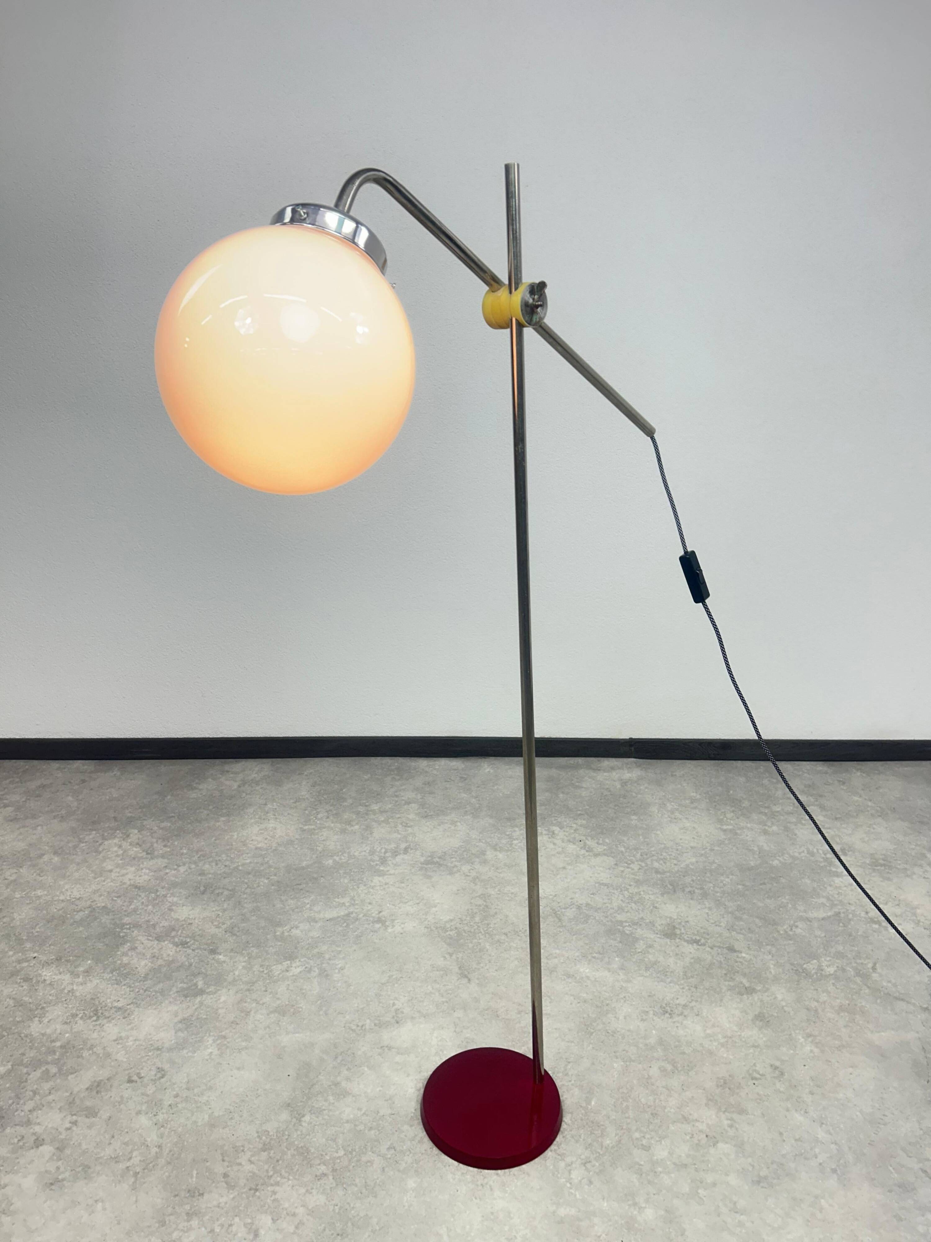 Lampes sur pied chromées modernes du milieu du siècle par paires