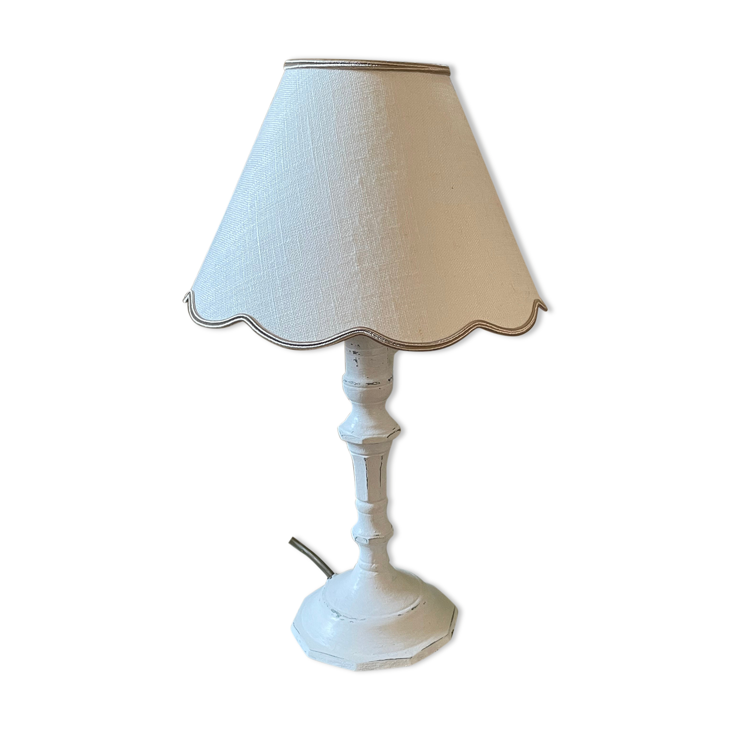 Shabby white patinated lamp