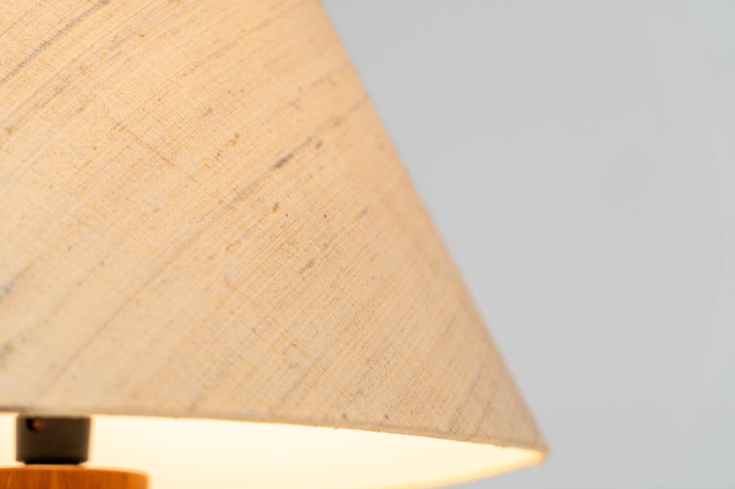 Solid teak table lamp by Kirk Copenhagen (Denmark, 1960s).