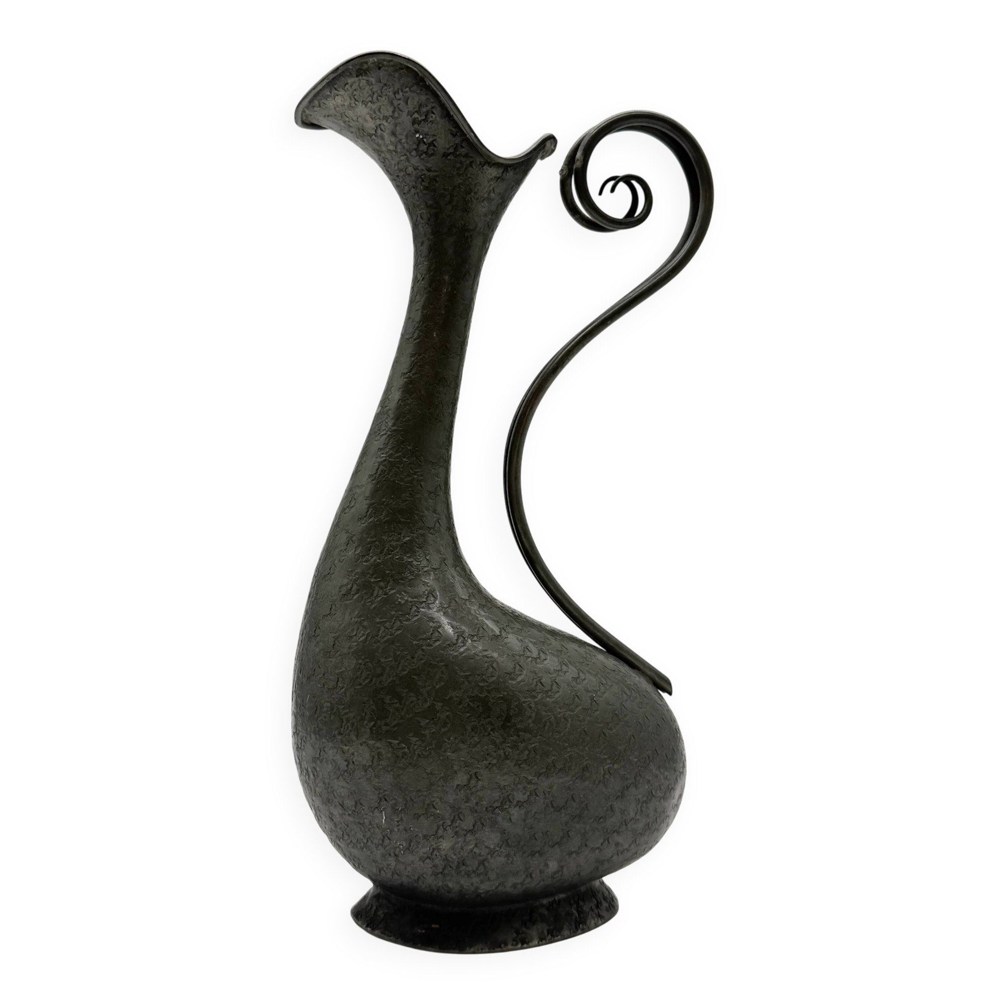 Hammered pewter jug – San Nazaro Peltro, Italy 1960s