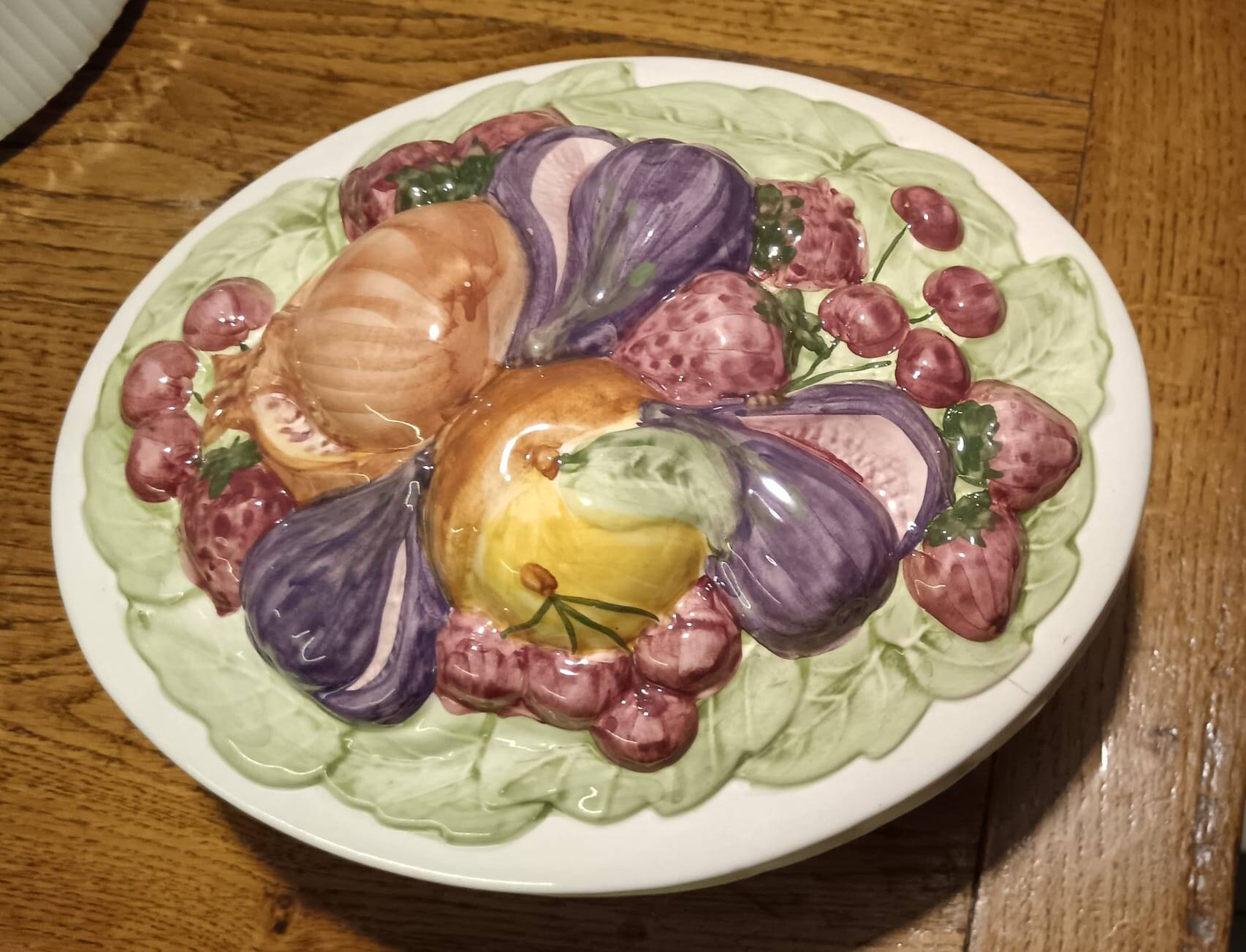 Basket / vegetable dish in Barbotine