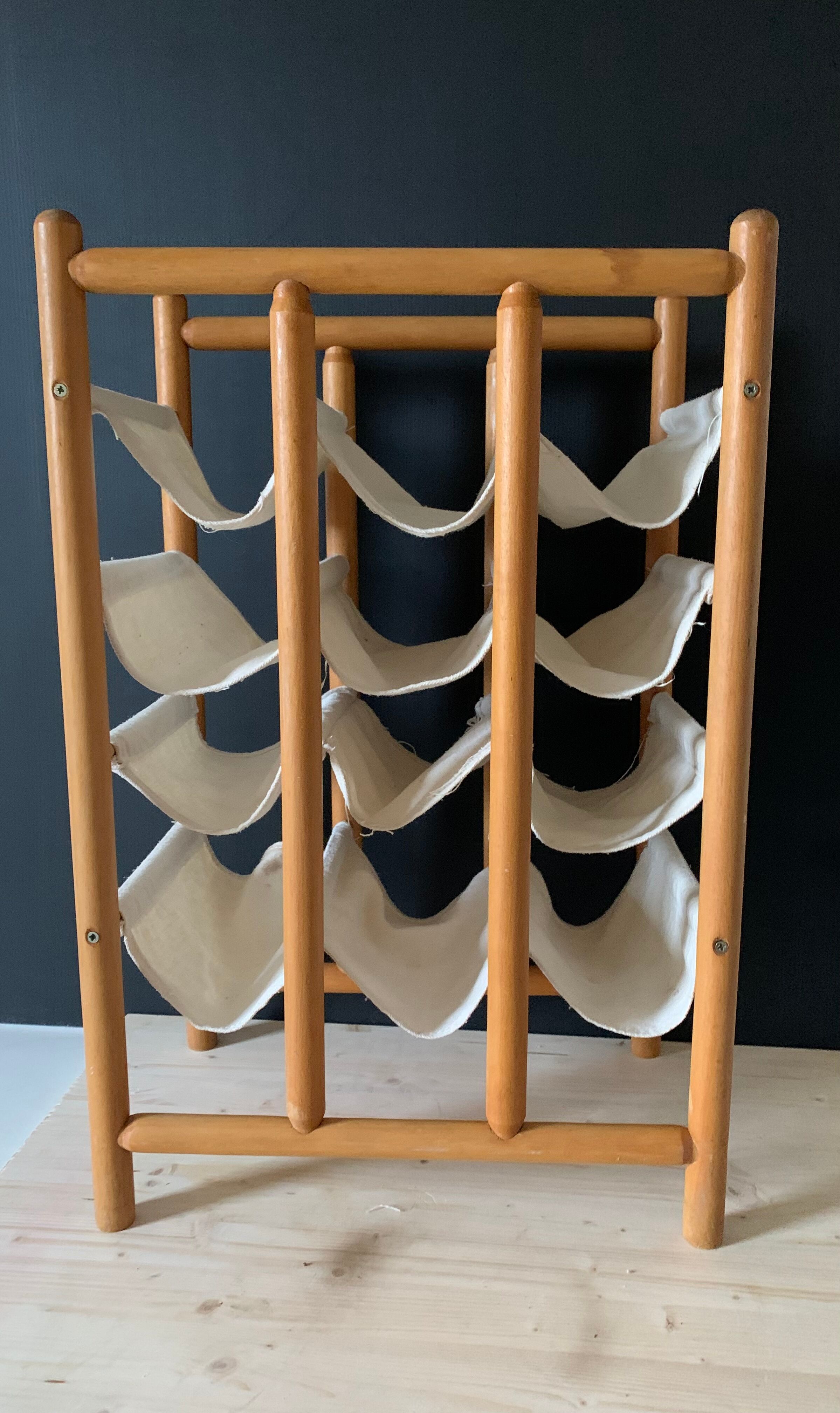 Range bouteilles bois et tissu