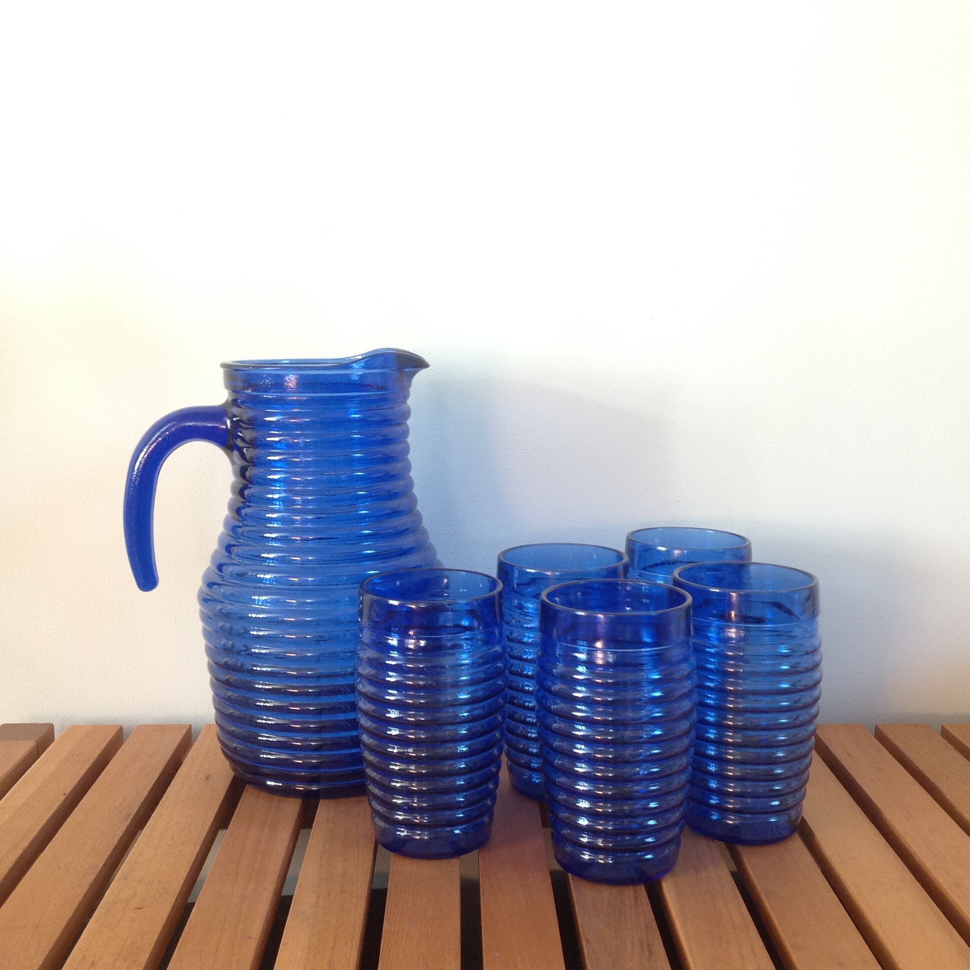 Service 1 pitcher or decanter and 5 midnight blue glasses