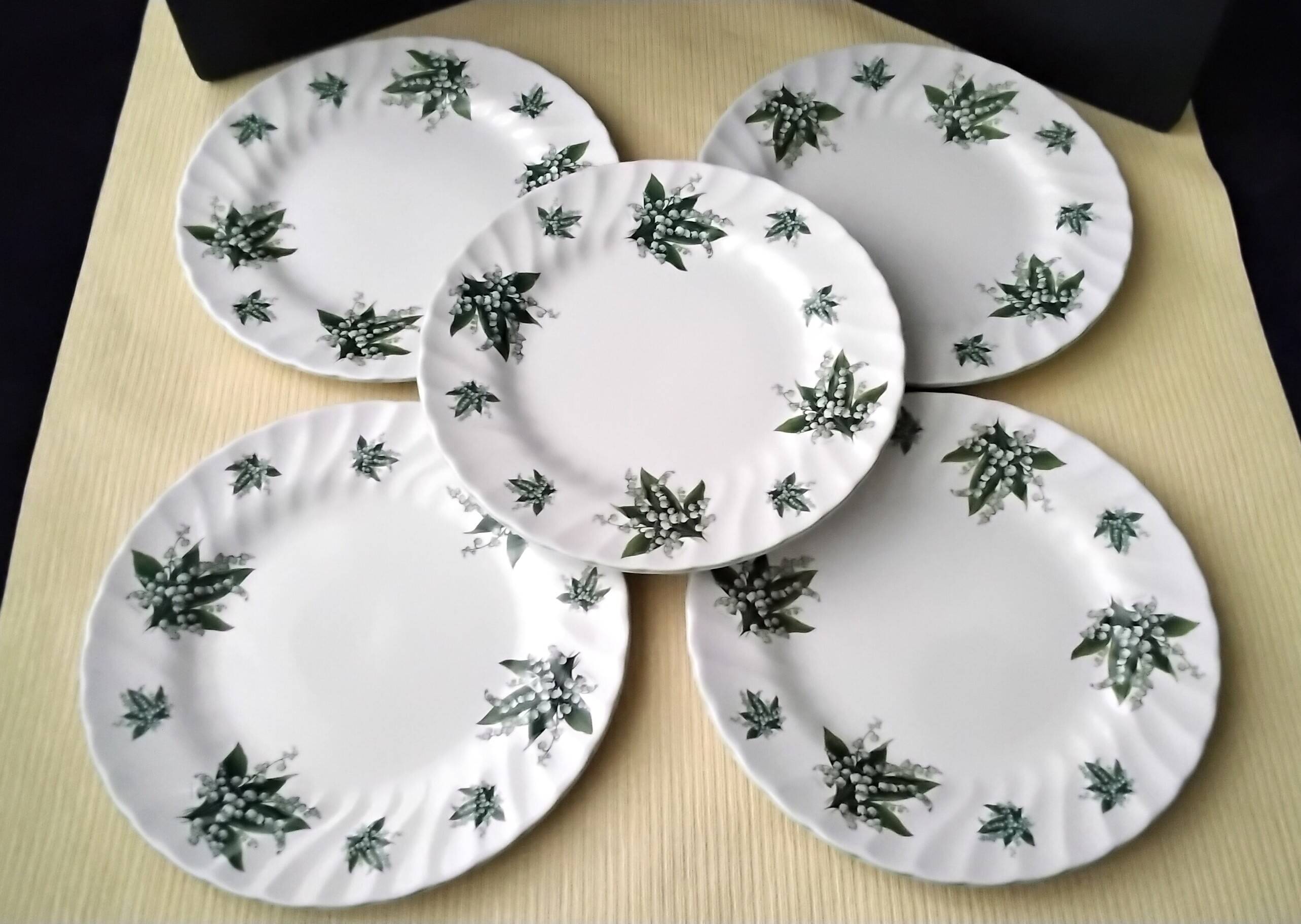 5 dessert plates in porcelain by Bernard Carant