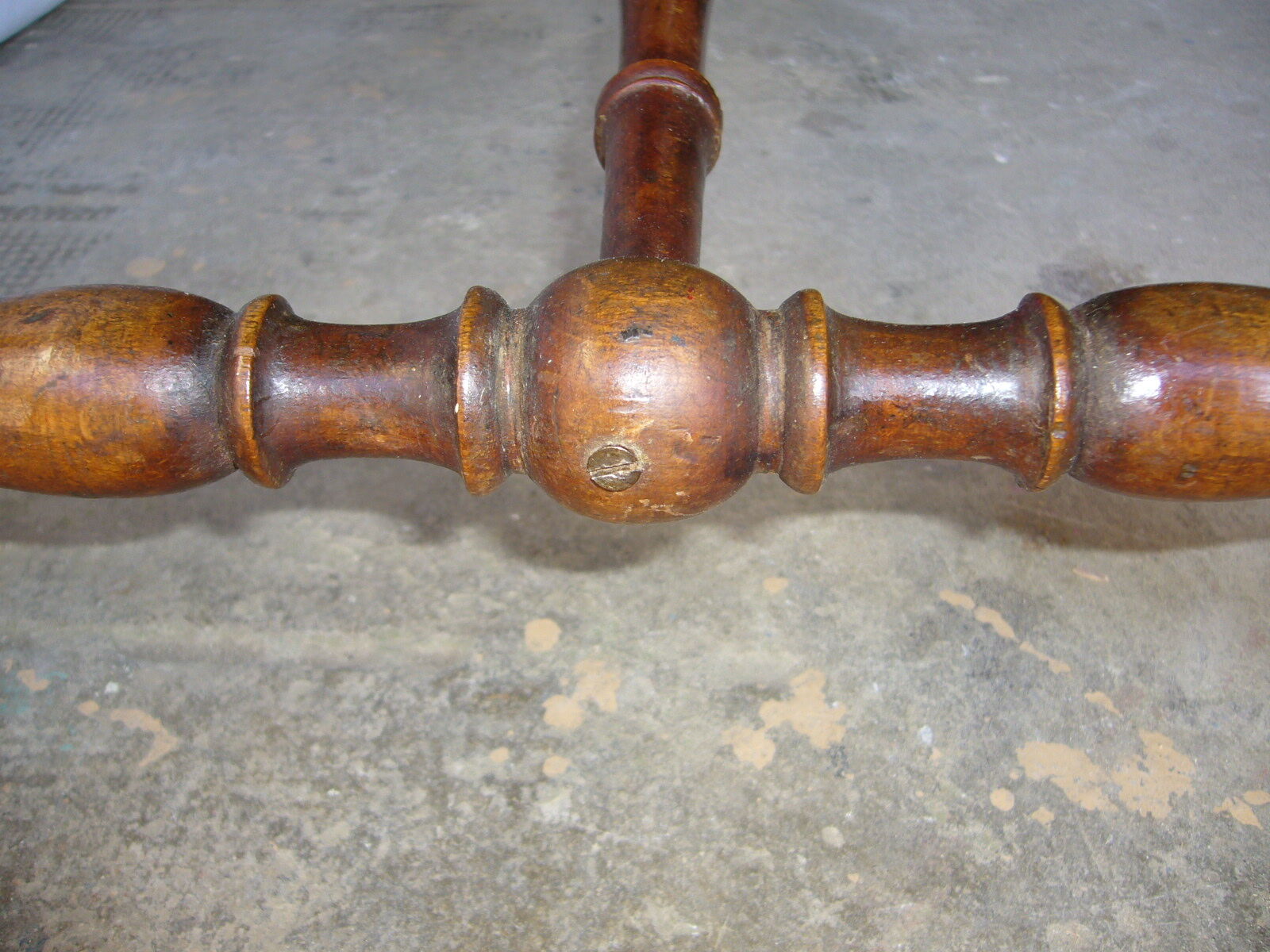 Table d'écriture ancienne en bois à pieds tournés
