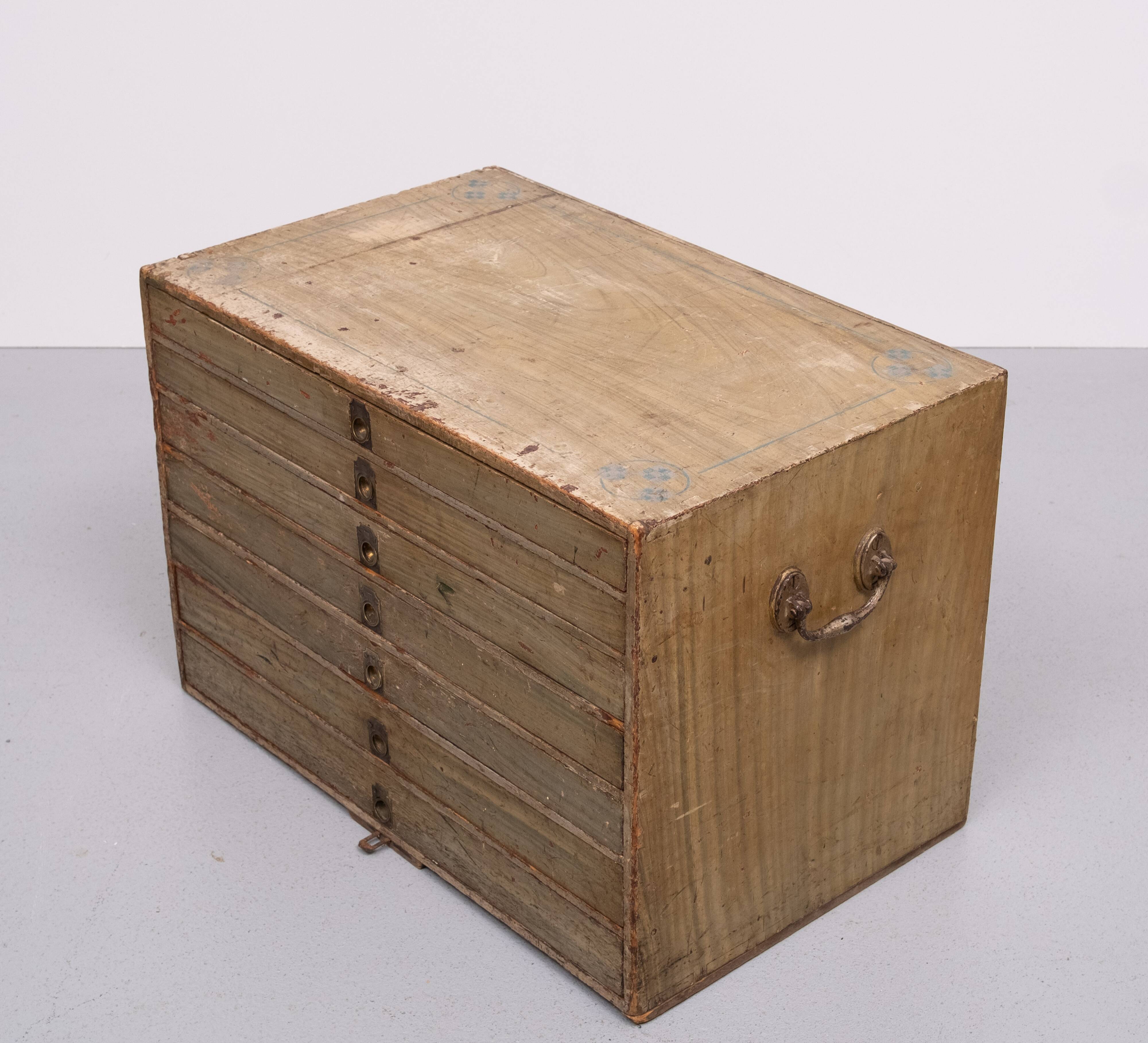 Commode homme avec tiroirs du XIXe siècle