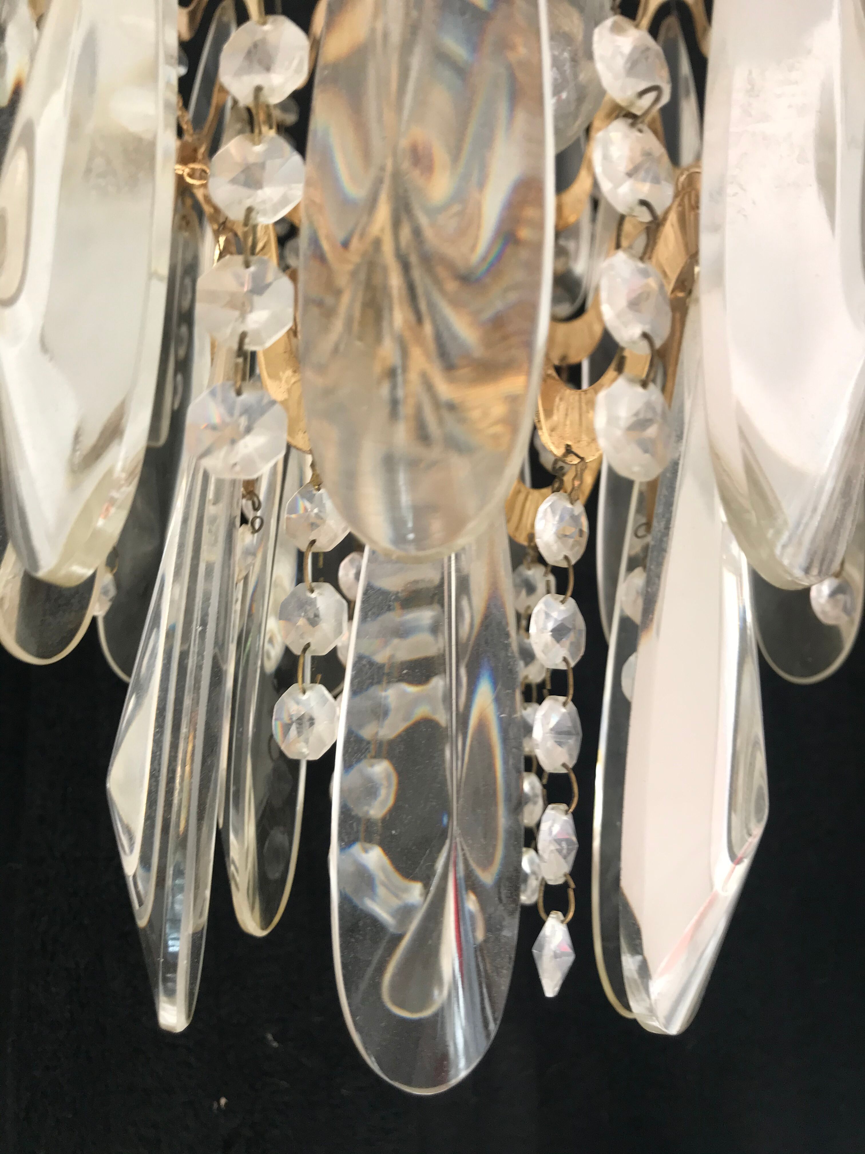 Murano crystal suspension