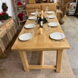 Extendable farmhouse table in solid oak