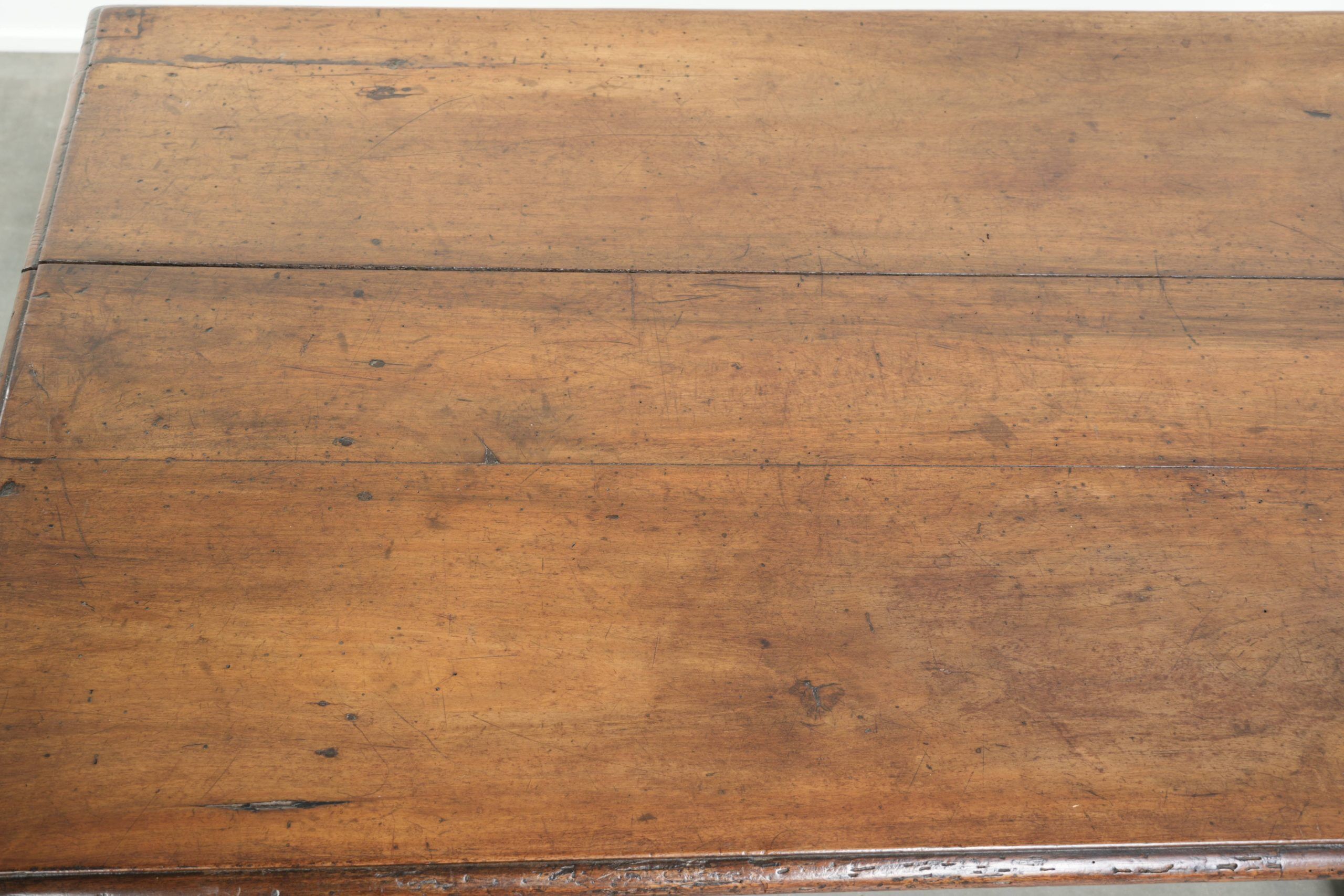 Authentic Italian dining table from the 16th century made of walnut