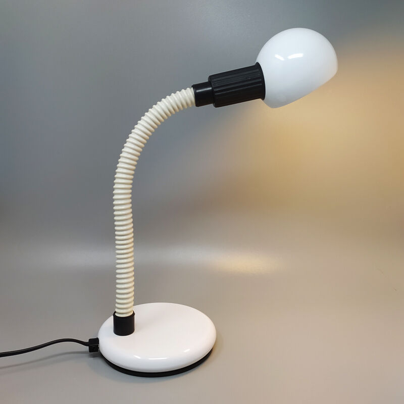 1970s original white table lamp. made in Italy by Veneta Lumi