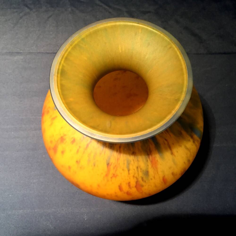 Small glass paste vase with marmorean patterns