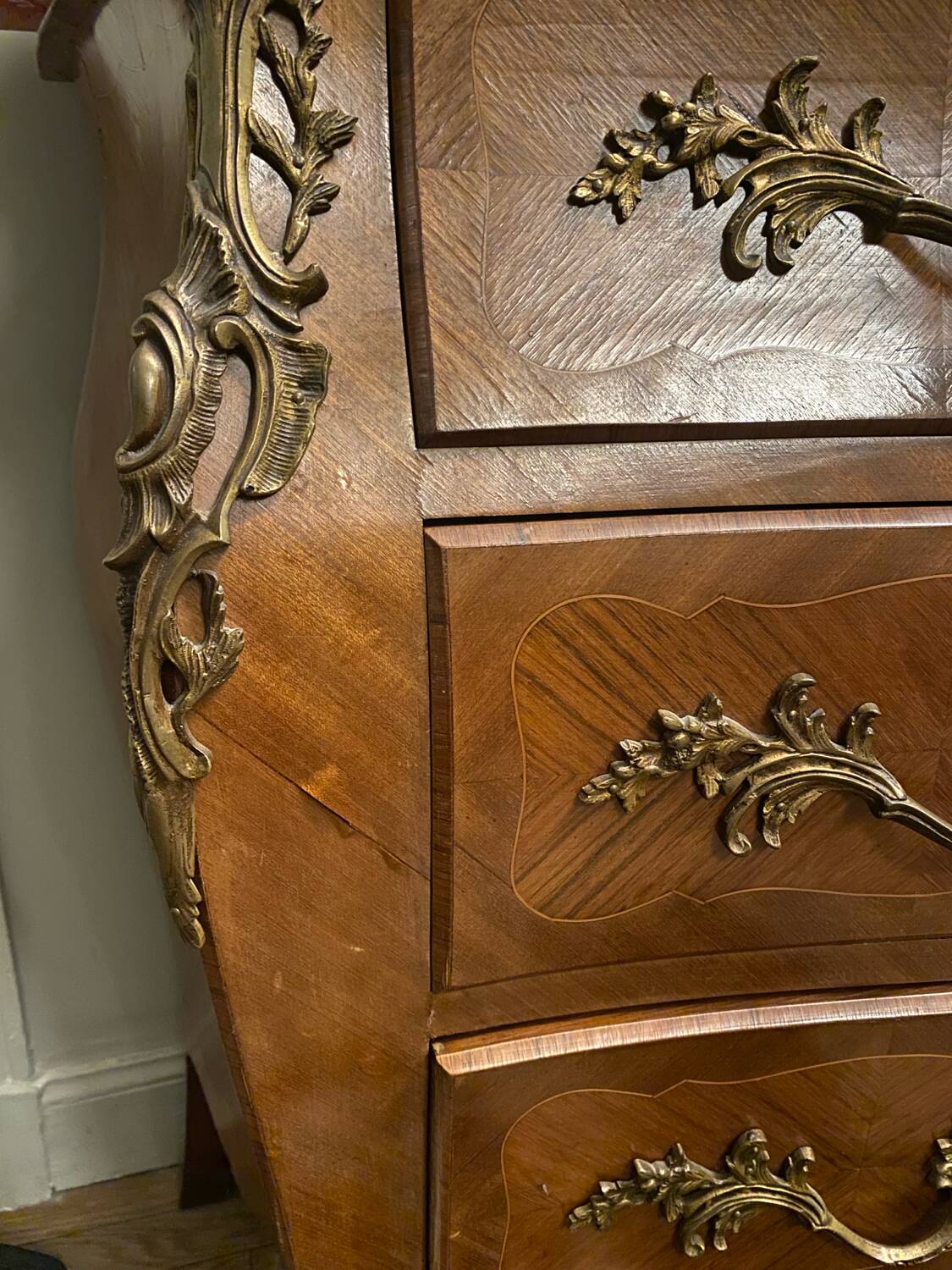 Louis XV style inlaid chest of drawers
