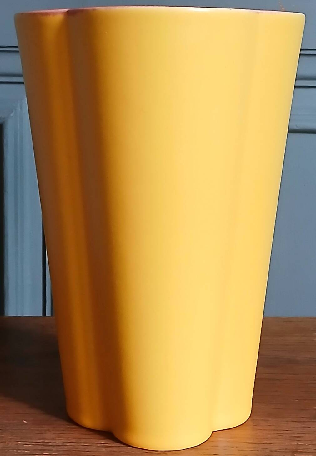 Bicolour vase in the spirit of India Mahdavi, circa 1990.