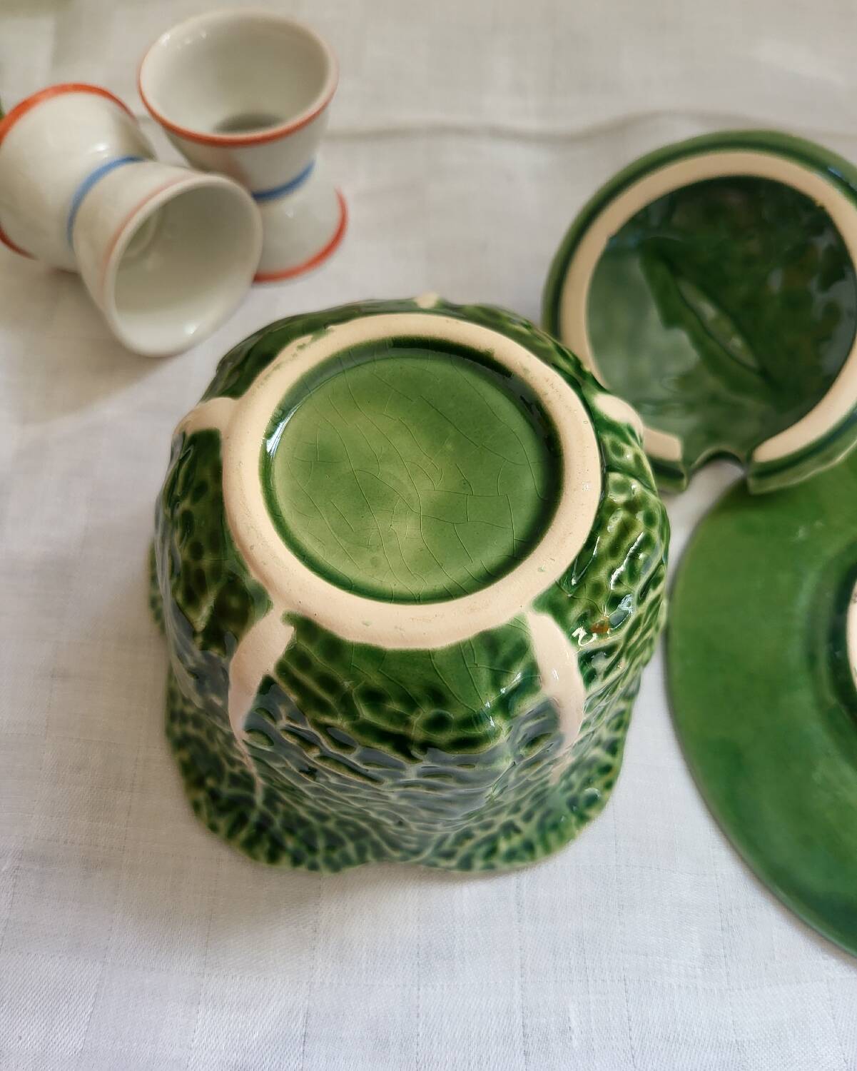Mustard pot in cabbage slip