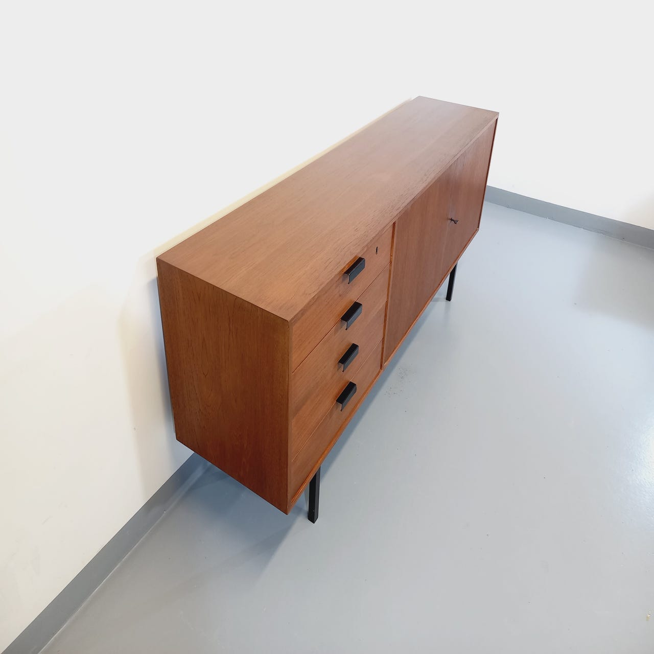 Vintage Scandinavian style modernist teak sideboard from the 50s 60s, Robin Day design for Hille