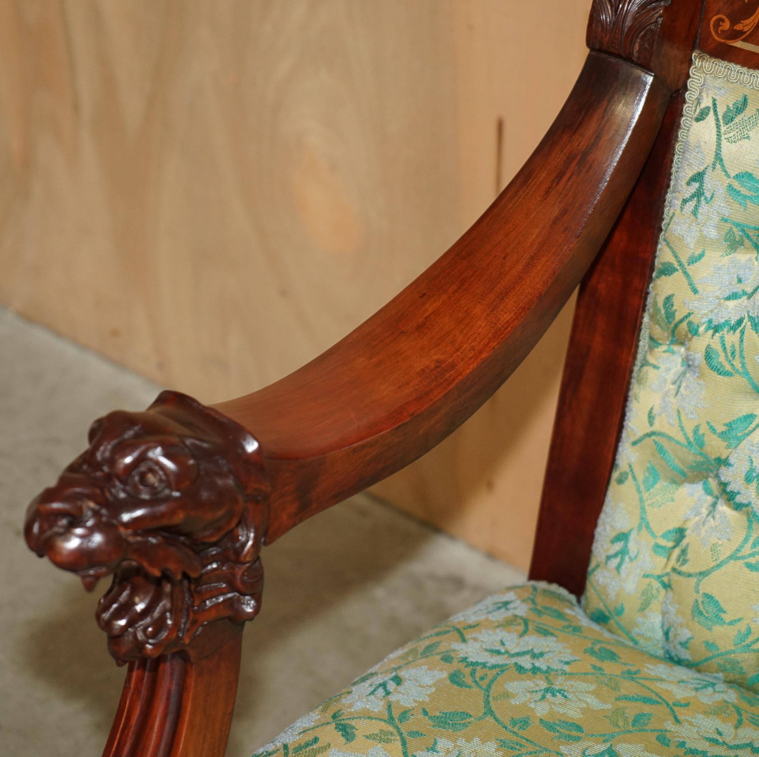 Canapé Chesterfield Ancien Sculpté en Noyer avec Incrustation de Nacre