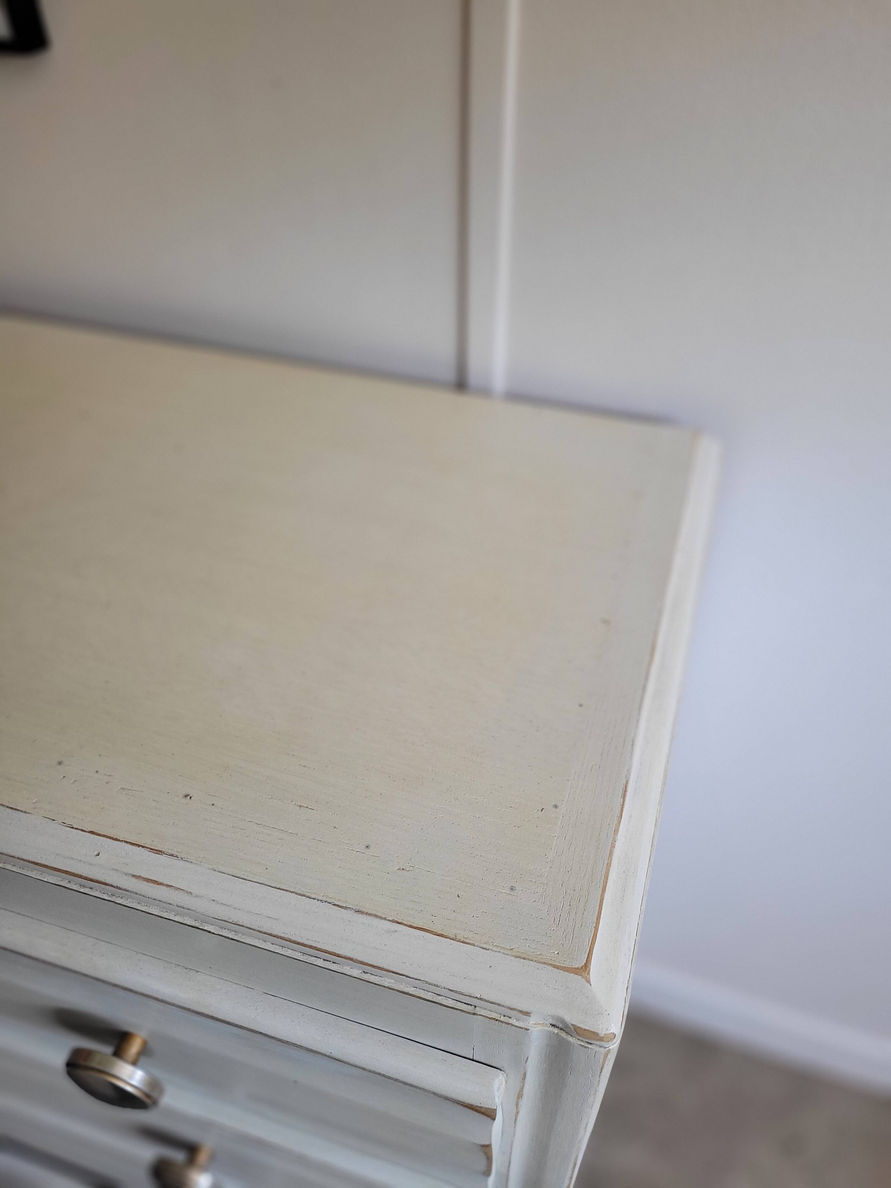 Commode Art Déco blanche patinée