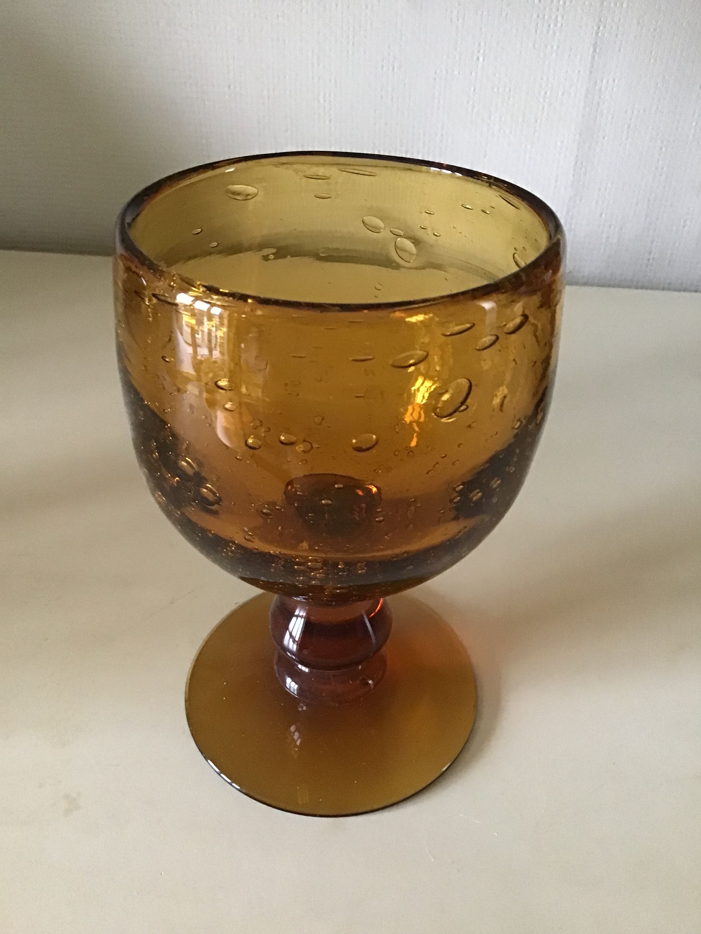 6 large vintage stemmed glasses (70 years) in blown bubble glass from the Biot amber glassworks