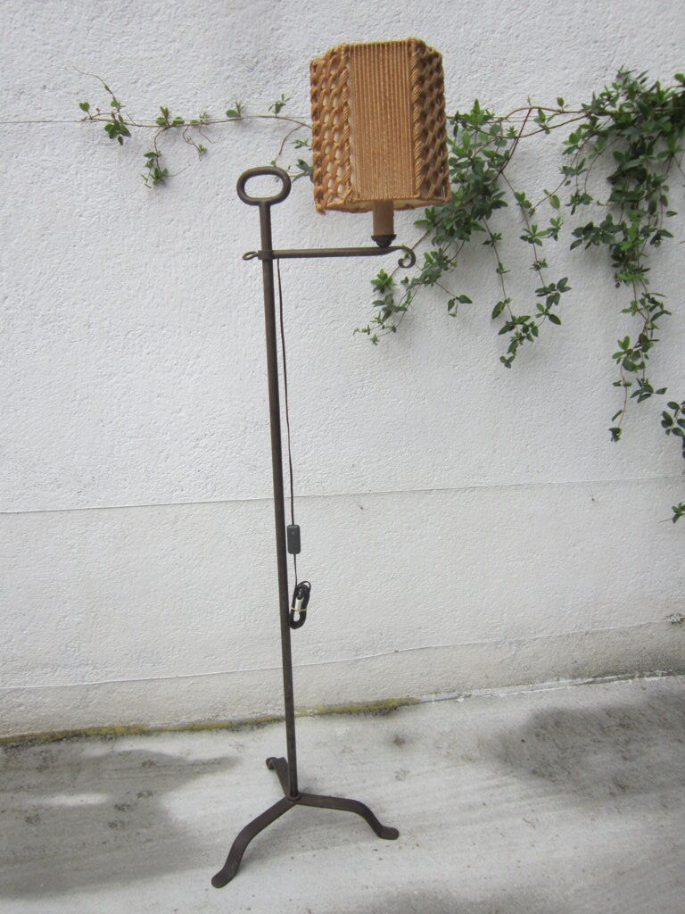 Tripode gallows lamp