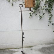Tripode gallows lamp