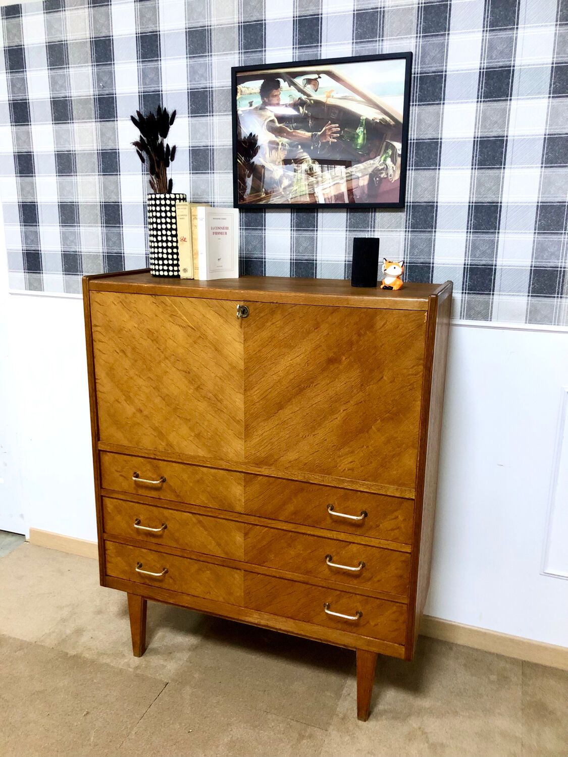 Scandinavian buffet secretary