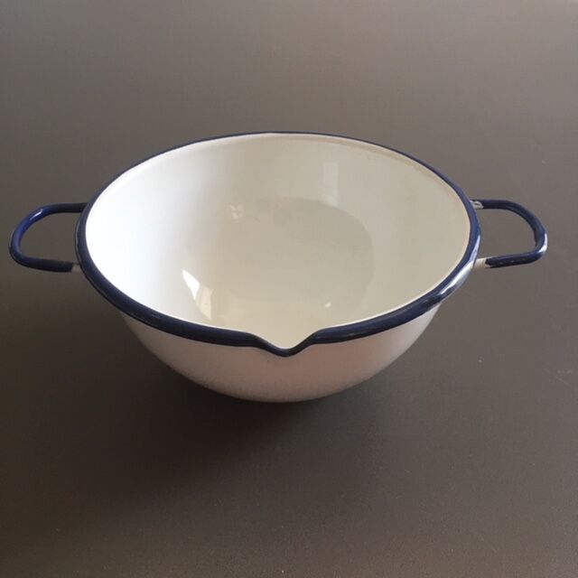 Enamelled metal white salad