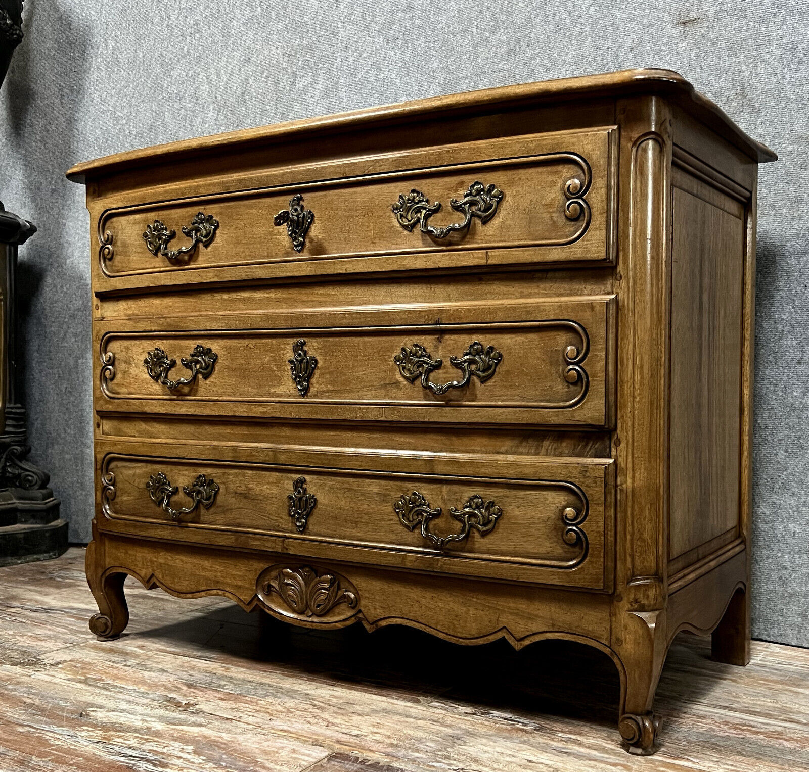 Curved Louis XV style chest of drawers in solid wood with a light patina