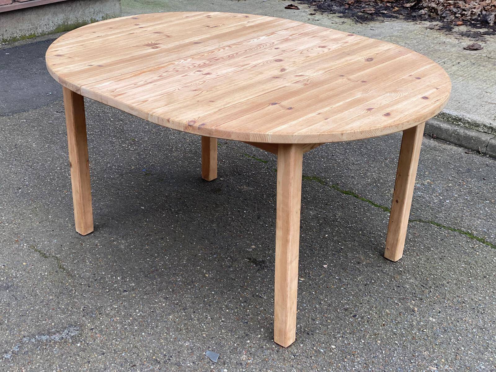 Renovated round Scandinavian dining table, extendable, made of solid wood, 110-140cm.