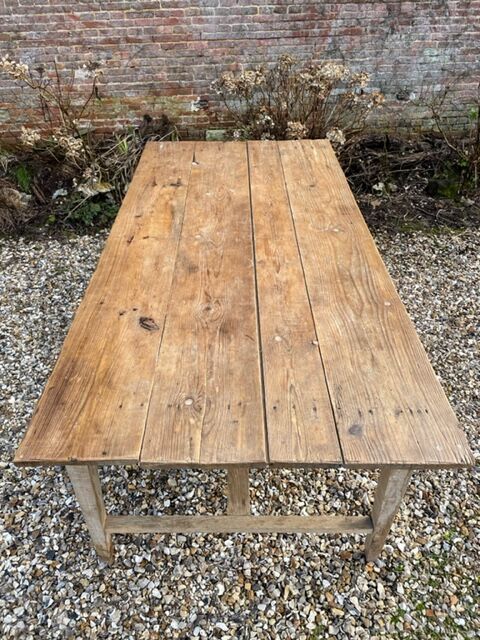 Farm table