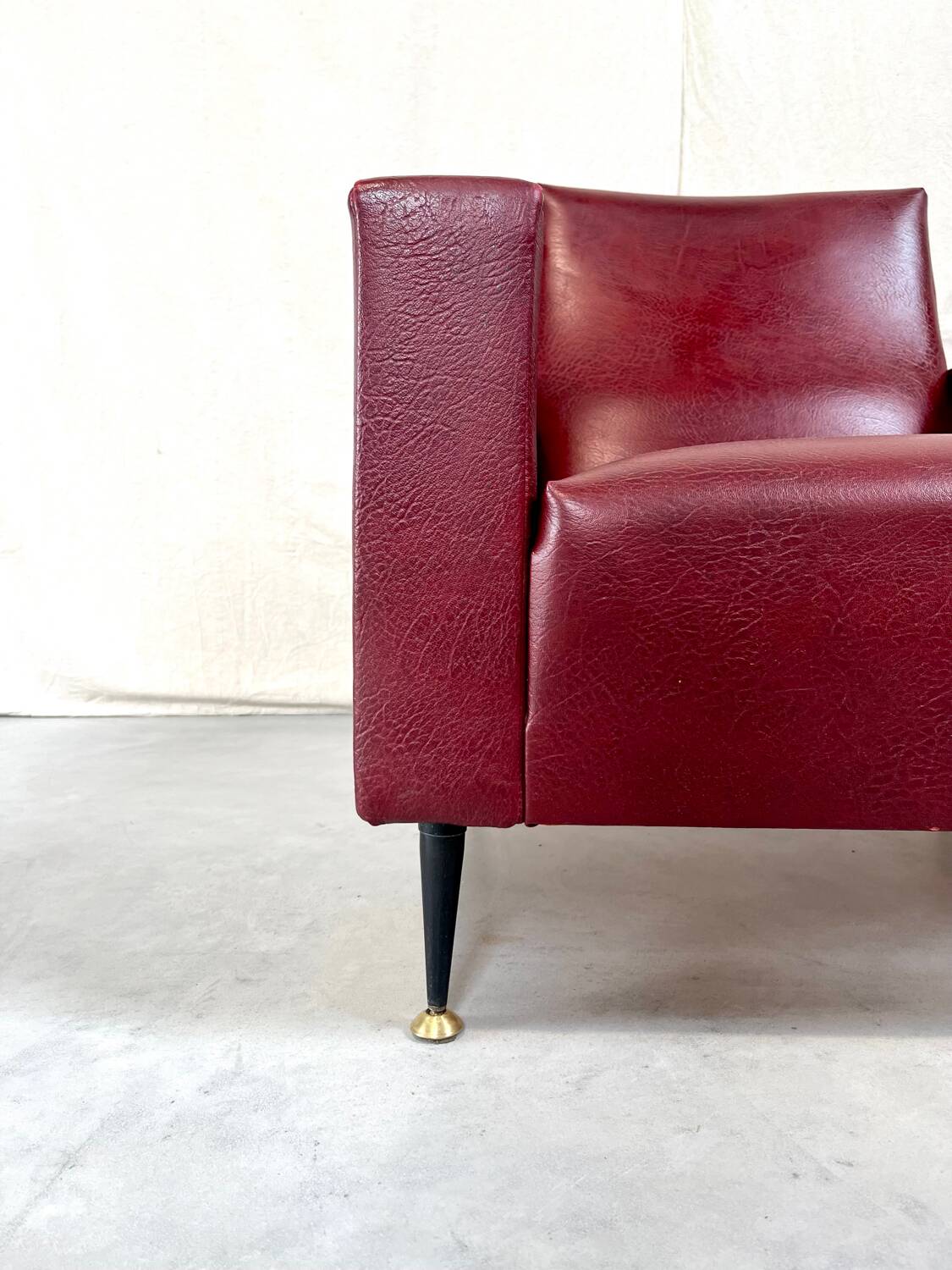 Vintage burgundy armchair, compass base in black metal and brass