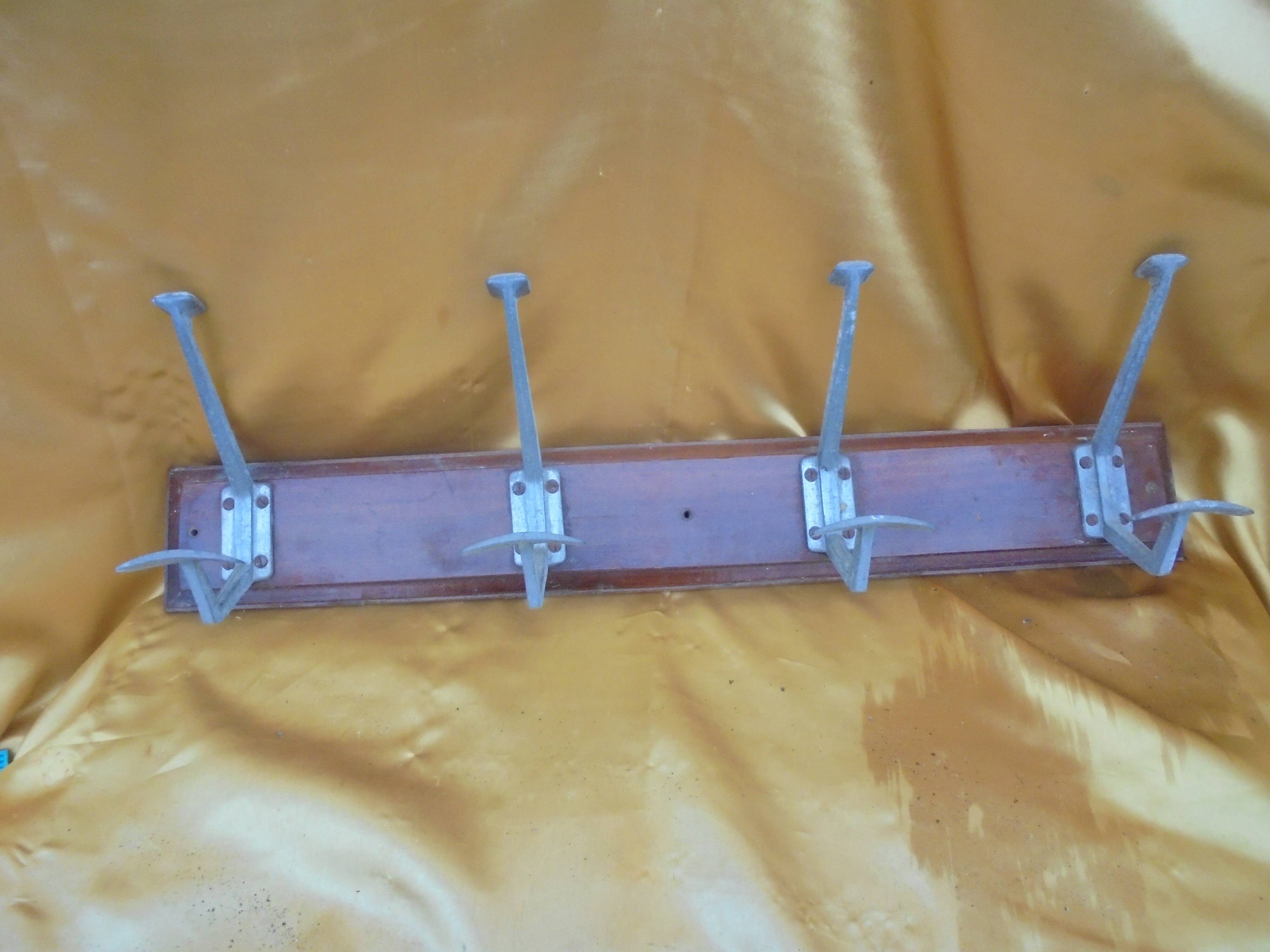 Coat rack 4 pateres in aluminum