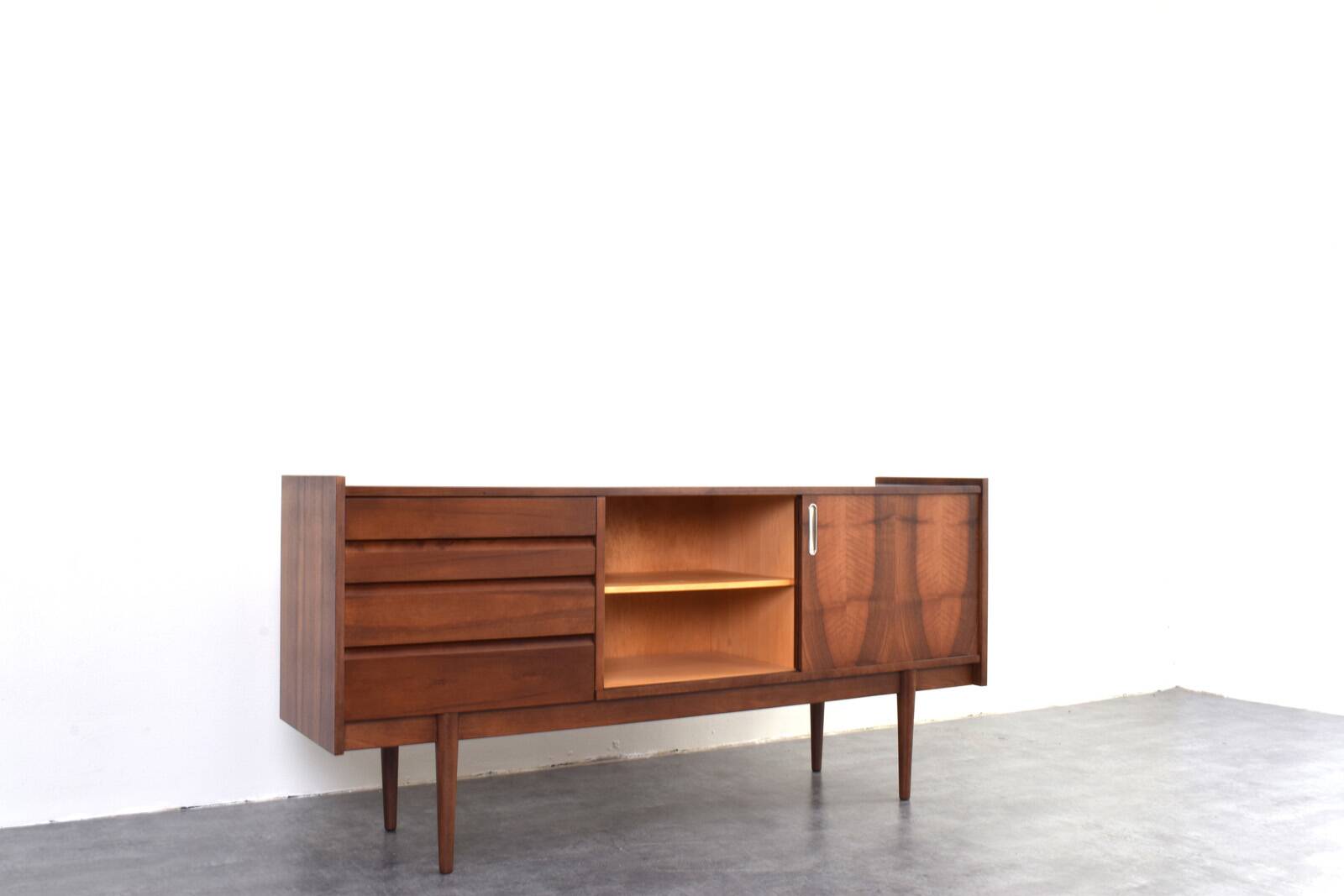 Mid-Century Polish Walnut Sideboard from Bytomskie Fabryki Mebli, 1960s.