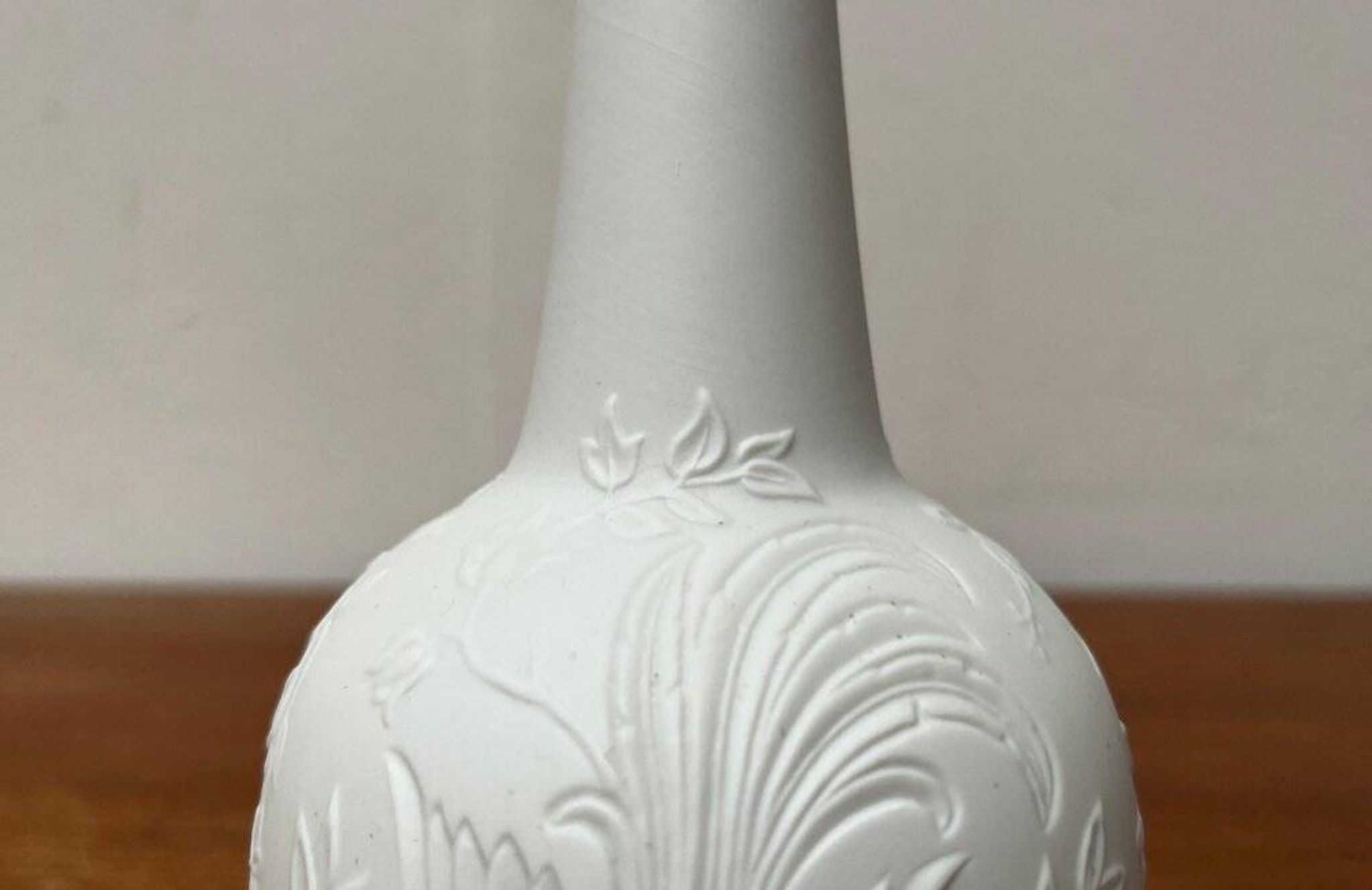 German white porcelain vase from the mid-century with bird motif by Kaiser, 1960s.
