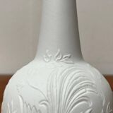 German white porcelain vase from the mid-century with bird motif by Kaiser, 1960s.