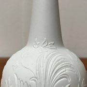 German white porcelain vase from the mid-century with bird motif by Kaiser, 1960s.