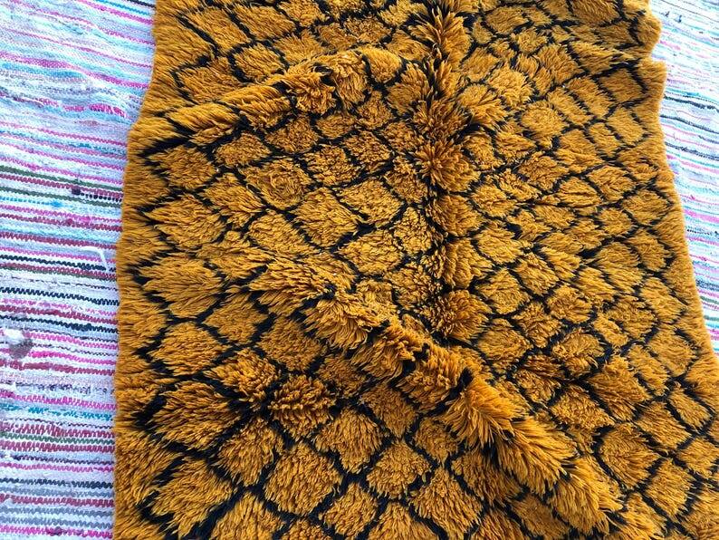 Traditional handwoven Berber rug, size 160 x 240 cm