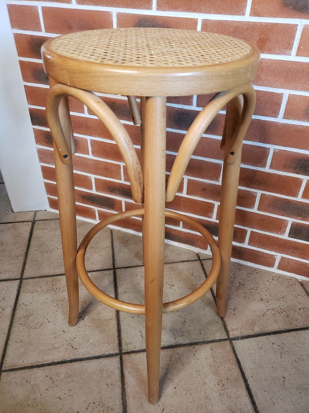 2 bar stools