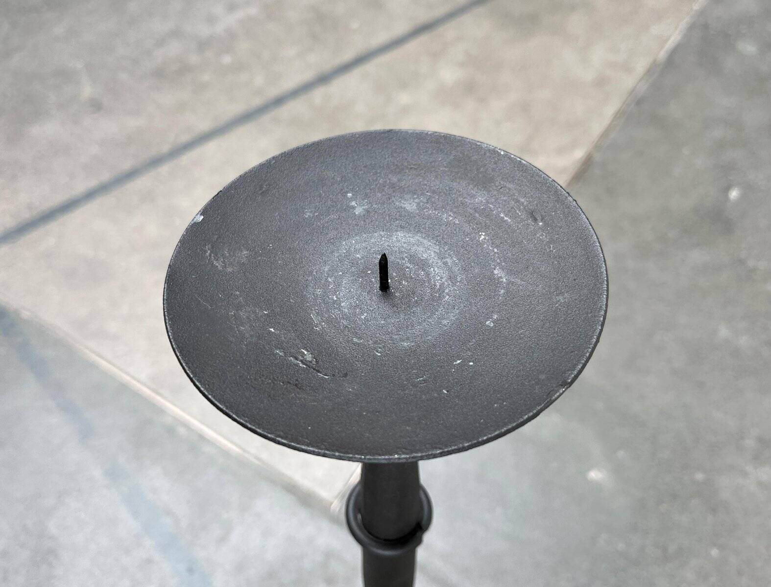Grand bougeoir sur pied tripode en fer forgé brutaliste moyen siècle, années 1960