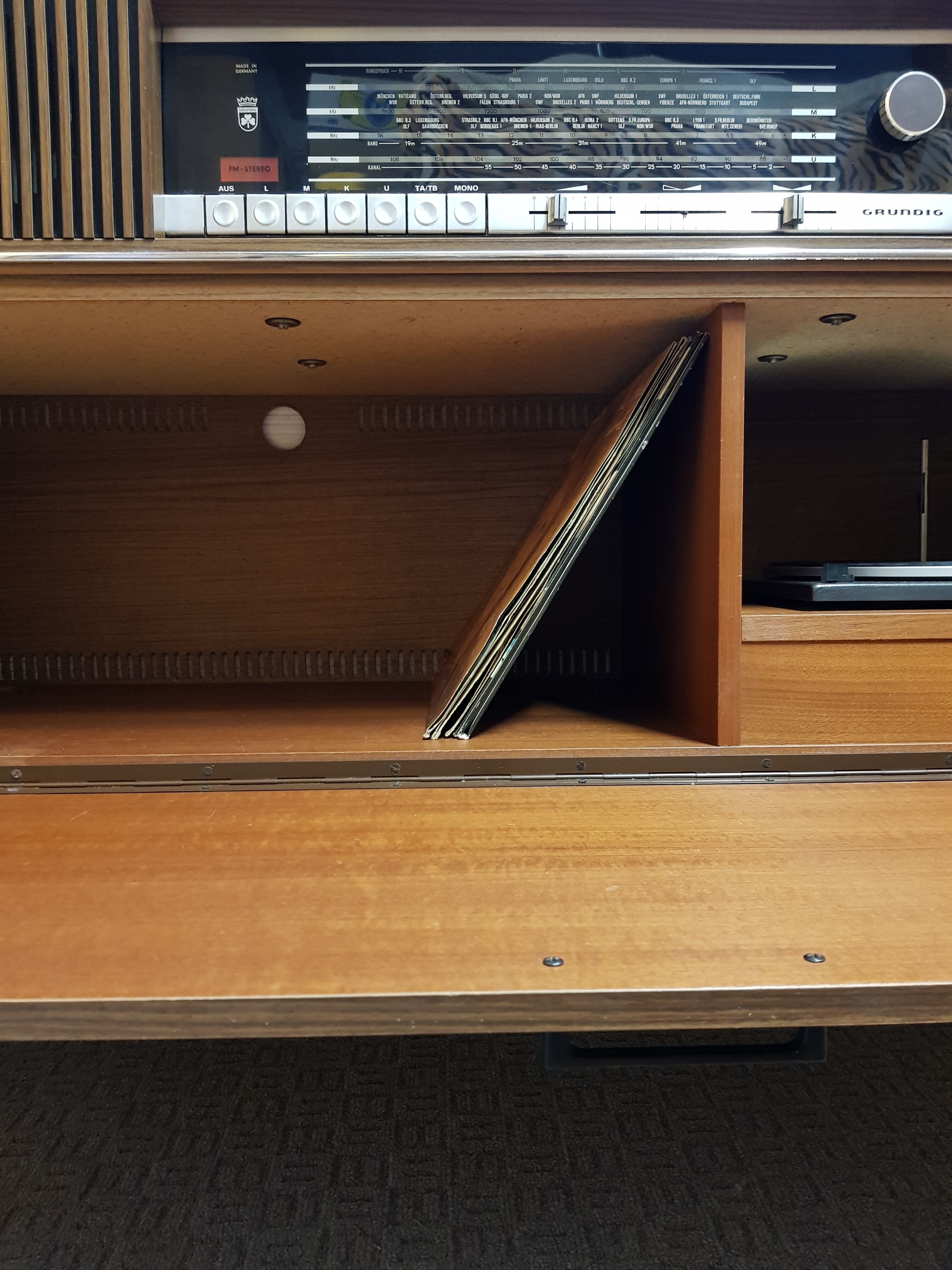 Radio turntable Grunding 60s furniture