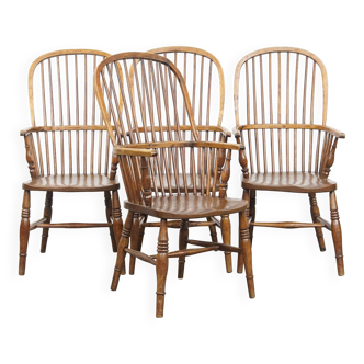 Set of 4 Antique English Windsor Chairs from the 19th Century Made of Elm