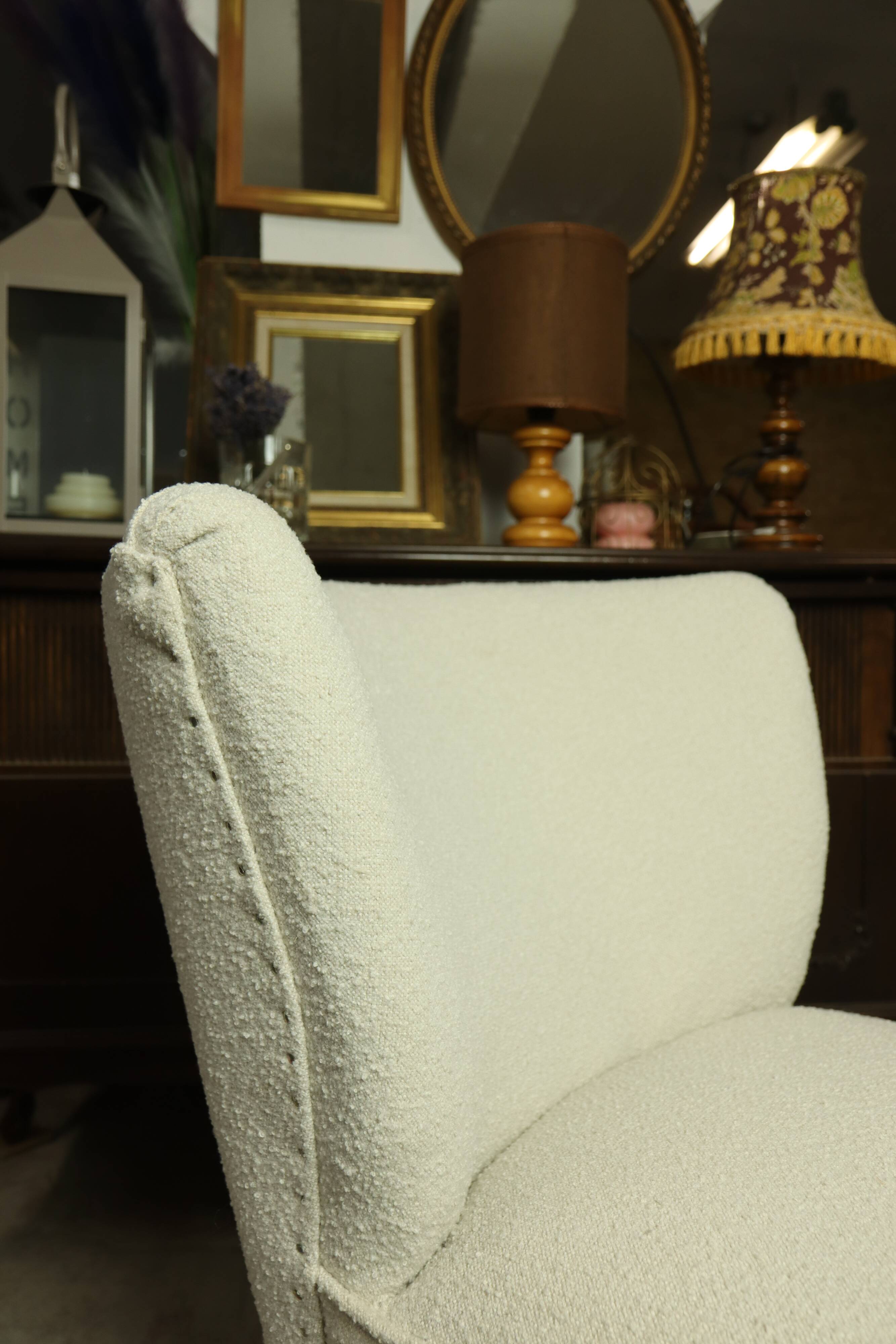 Fauteuil club vintage expo '58 tapisserie boucle blanche entièrement rénovée salon style art déco