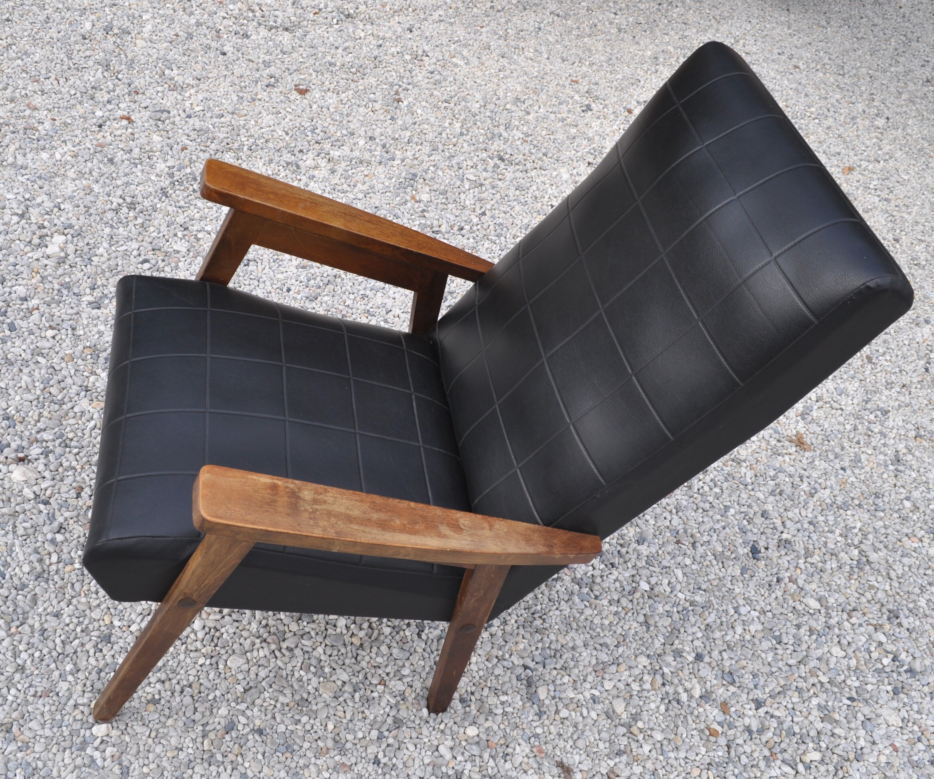 Armchair in black leather armrests 50