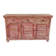 Buffet en bois avec reflets rouges