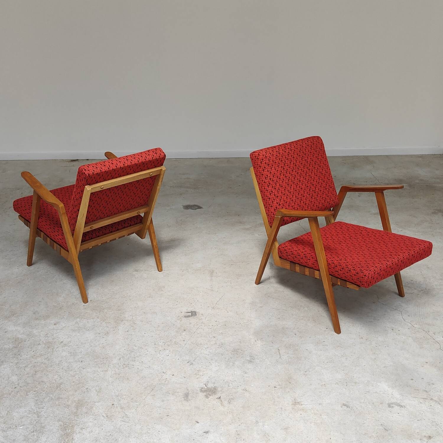 Pair of armchairs in mottled red and wood by Uluv, former Czechoslovakia 1960