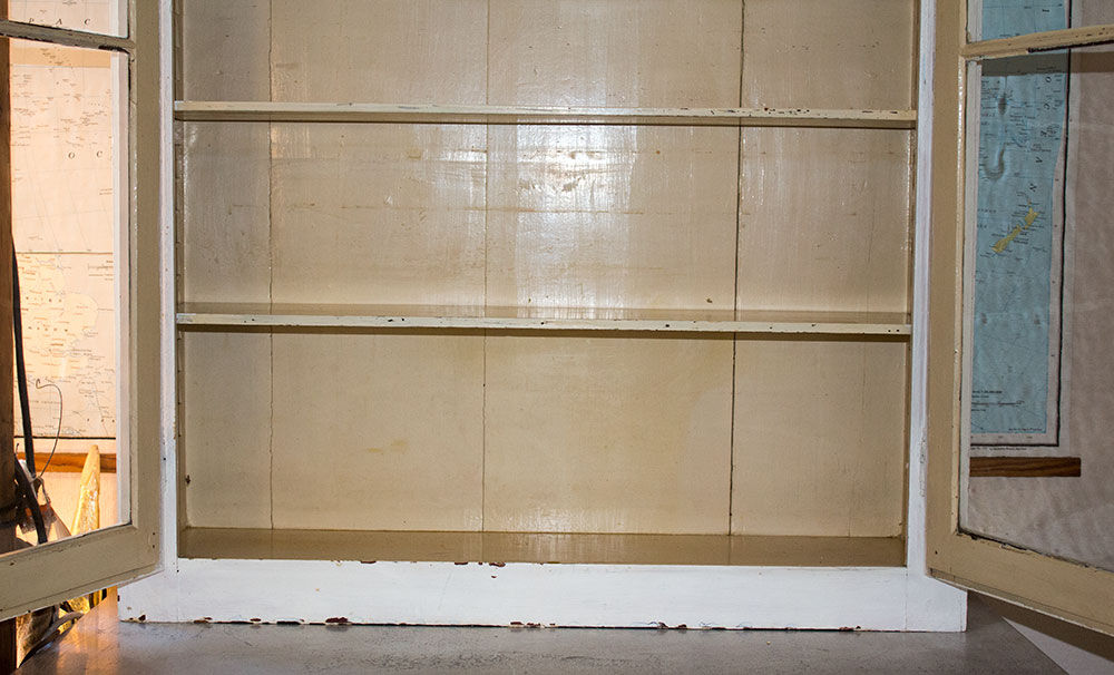 Old white patina showcase
