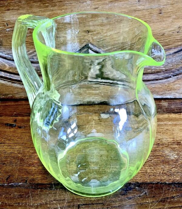 Ancien gros pichet carafe pot broc à eau en ouraline