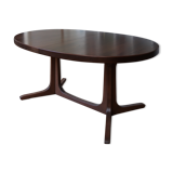 Scandinavian extendable table